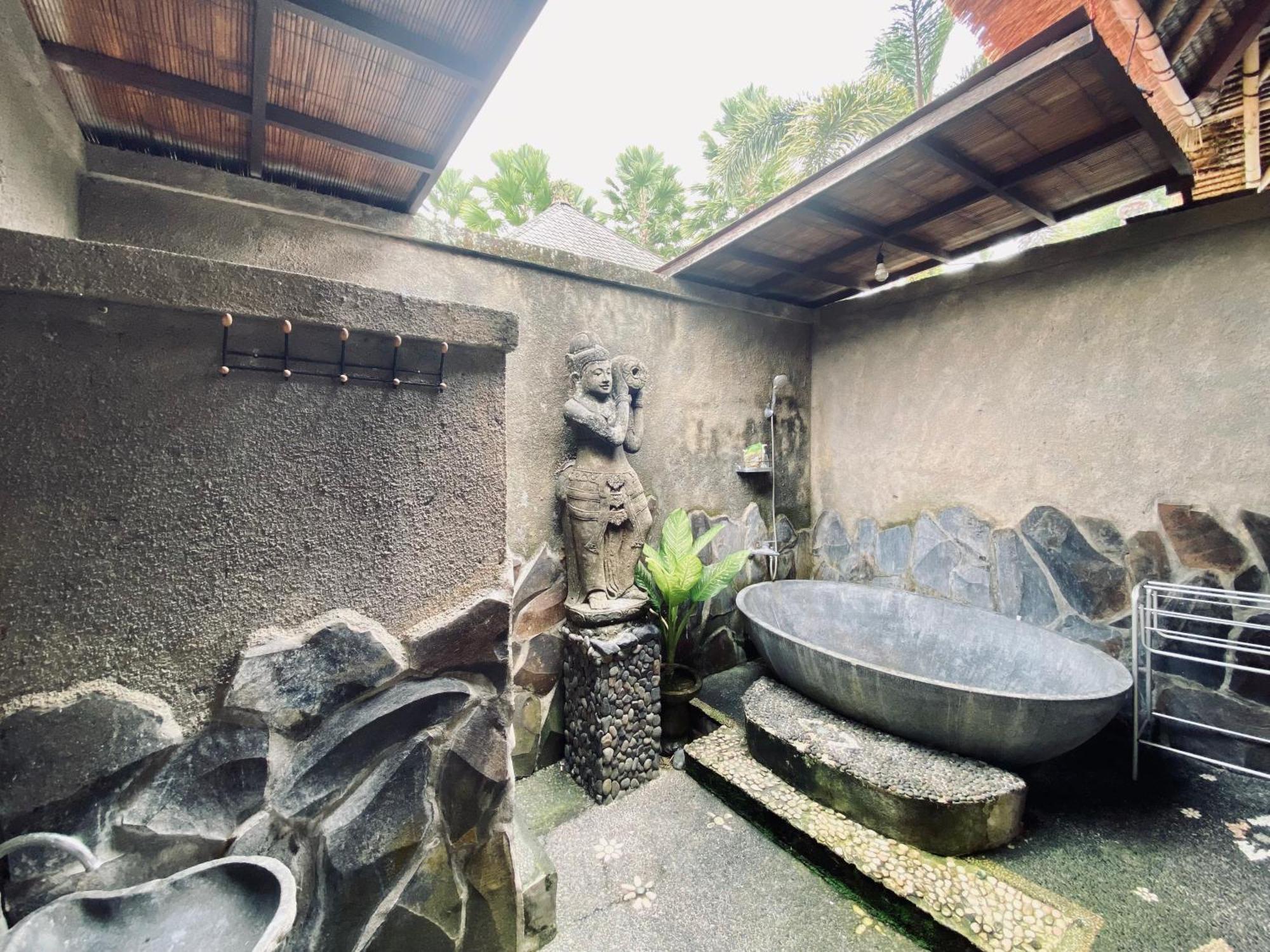 Dong Loka Guesthouse Bali Carangsari Ngoại thất bức ảnh